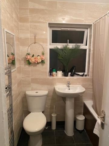 Berks Luxury Serviced Apartments,5 Bedrooms, 5 Double Beds, 2 Bathrooms, Free Super Fast Wifi & Parking Earley Exterior photo