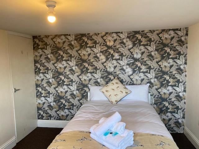 Berks Luxury Serviced Apartments,5 Bedrooms, 5 Double Beds, 2 Bathrooms, Free Super Fast Wifi & Parking Earley Exterior photo