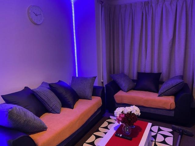 Berks Luxury Serviced Apartments,5 Bedrooms, 5 Double Beds, 2 Bathrooms, Free Super Fast Wifi & Parking Earley Exterior photo